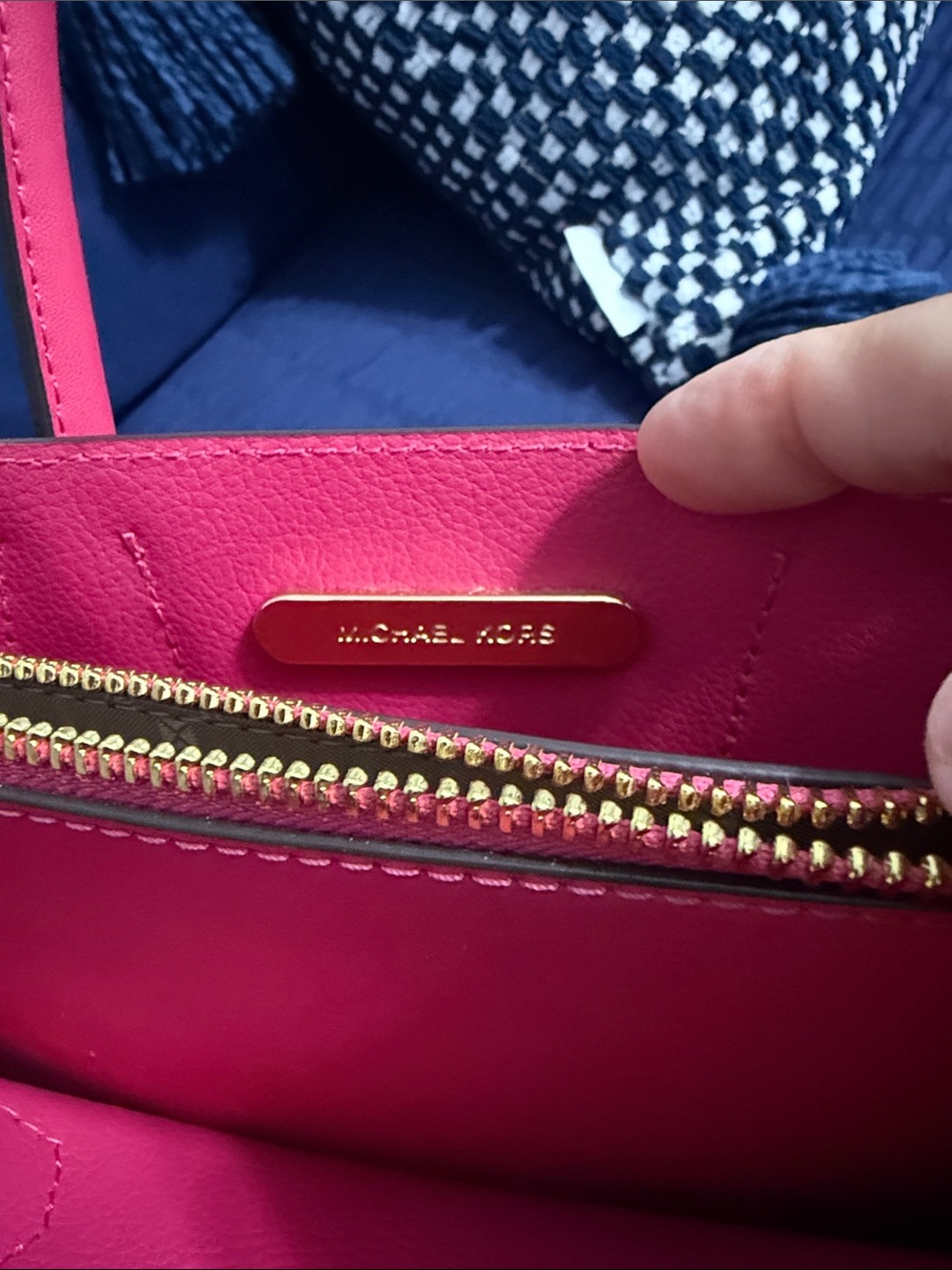 Michael Kors Fuchsia Pebbled Satchel with Gold MK Charm - Picture 2 of 11